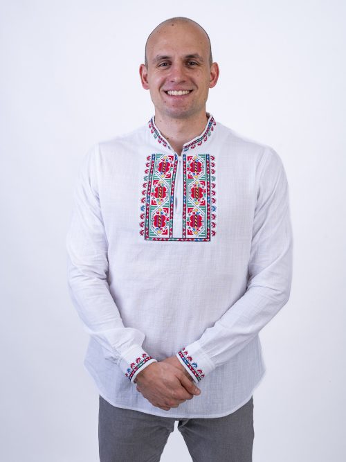Бяла мъжка риза с българска шевица